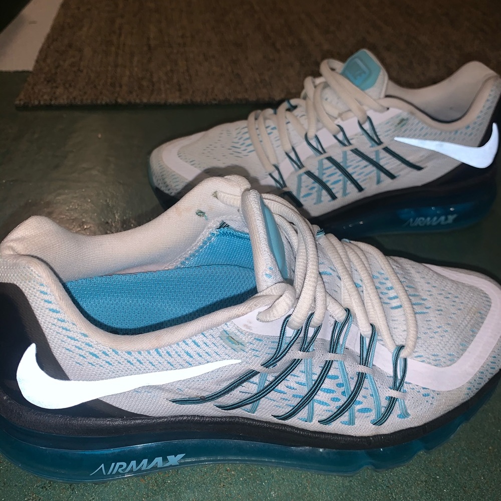WHITE & BLUE AIR MAX’S! Size: 6.5 WOMEN’S